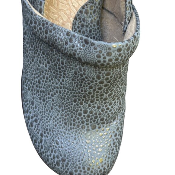 BOC Born Concepts Gray Pebble Pattern Peggy Faux Leather Slip On Clogs Size 9 M - Picture 3 of 14